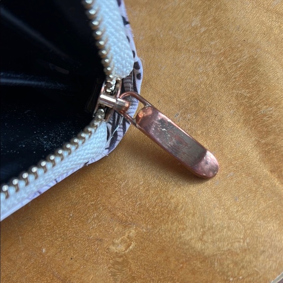 Hingham Women's Peacock Design Wallet - Cream and Black - Picture 6 of 6